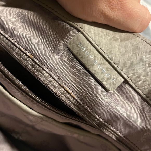 Tory Burch York Tote. - Picture 5 of 11